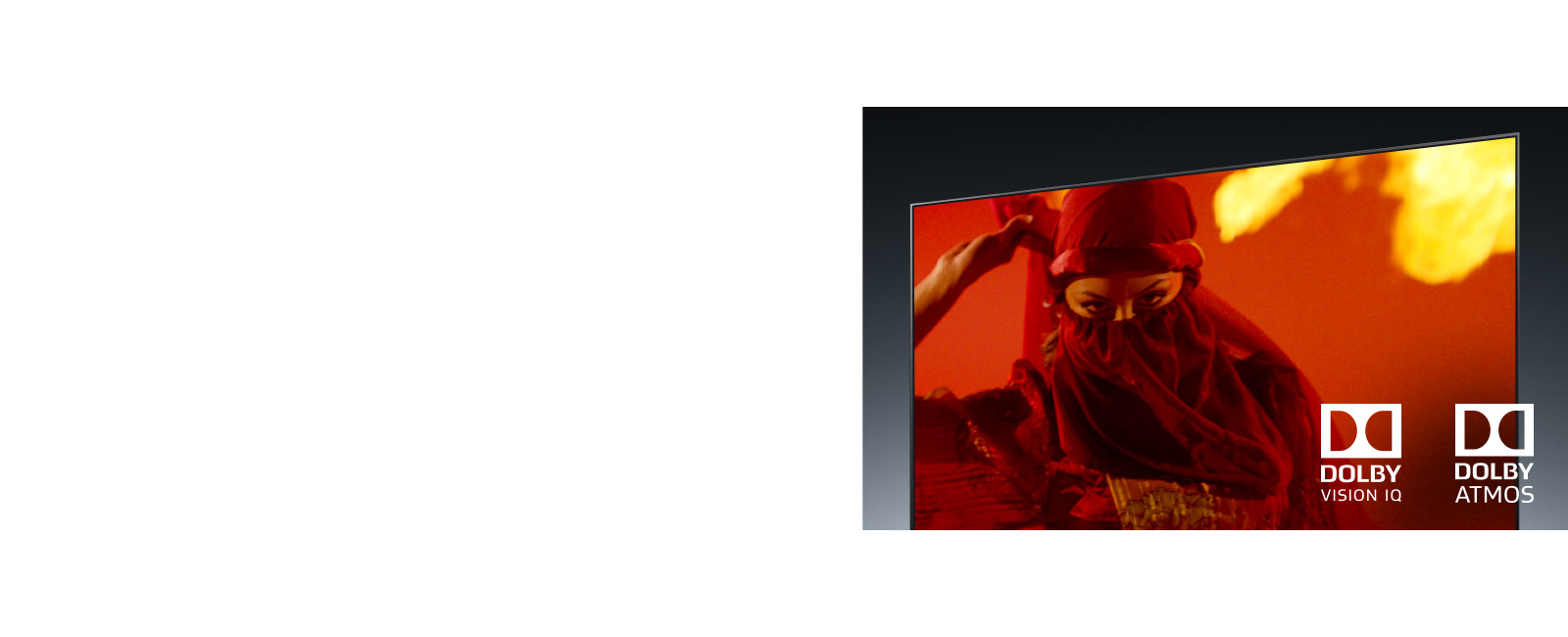 Écran de téléviseur montrant les yeux d’une femme en gros plan dans un film 