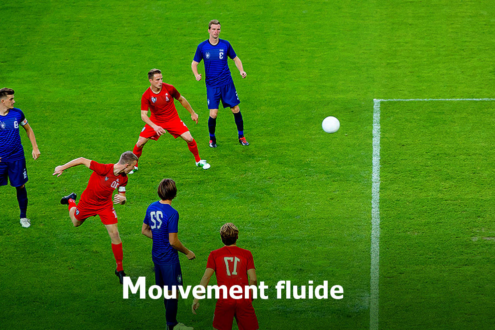 Une scène de six joueurs de football avec la mention « Mouvement fluide »