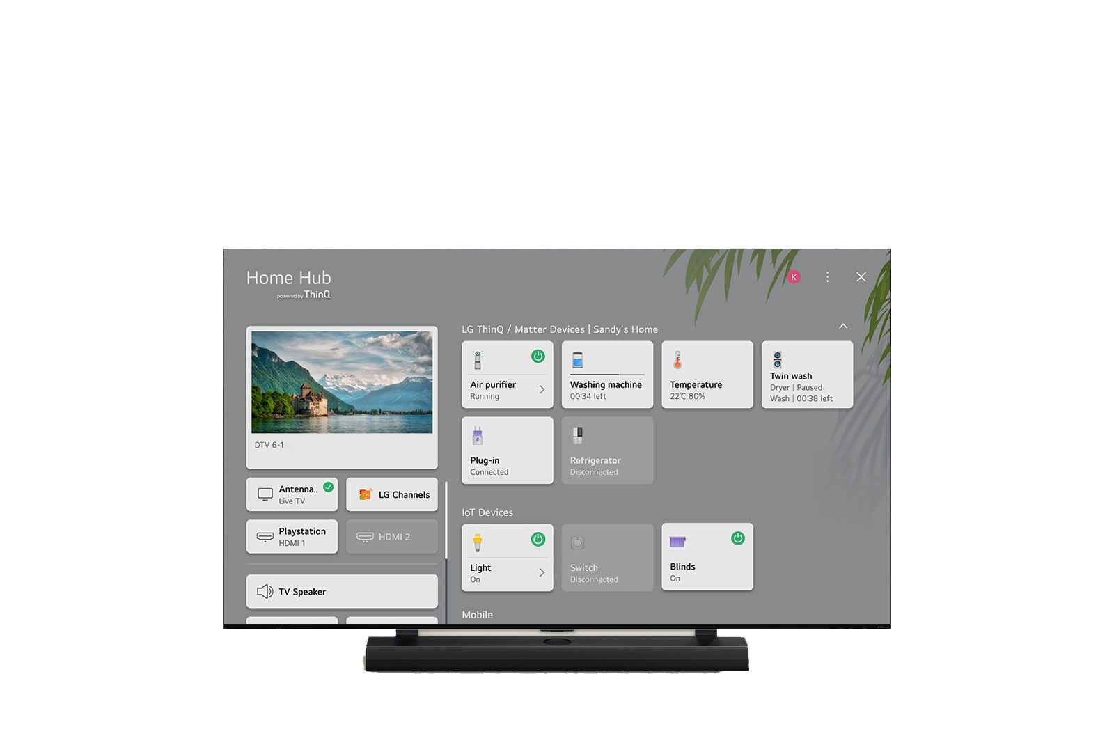 En la pantalla se reproduce un acogedor concierto en una sala de estar. El menú de la interfaz WOW aparece como una superposición y el usuario accede a la configuración de la barra de sonido.