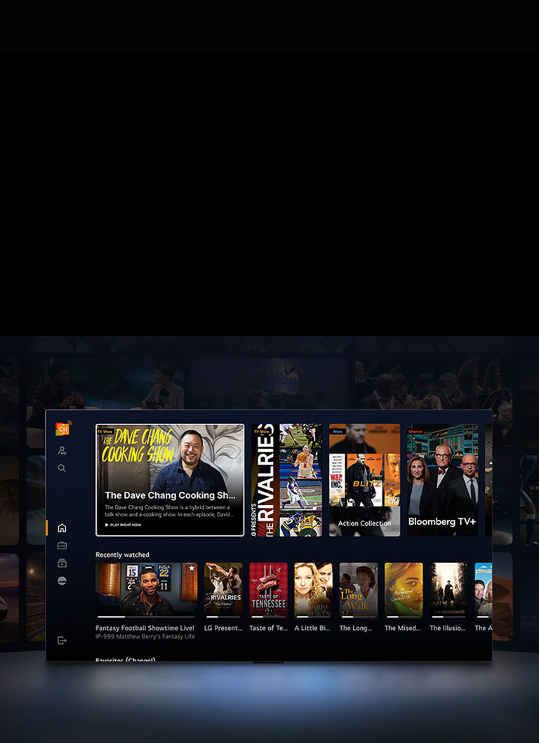 En primer plano, un televisor LG muestra una selección de miniaturas de películas y programas de televisión. En la imagen se puede leer el texto "Action Collection", "Bloomberg TV+" y "Recently seen". El espacio que hay delante del televisor está ligeramente iluminado, como si lo hiciera la luz del televisor. Detrás del televisor, en la oscuridad, hay más miniaturas de películas y programas de televisión.