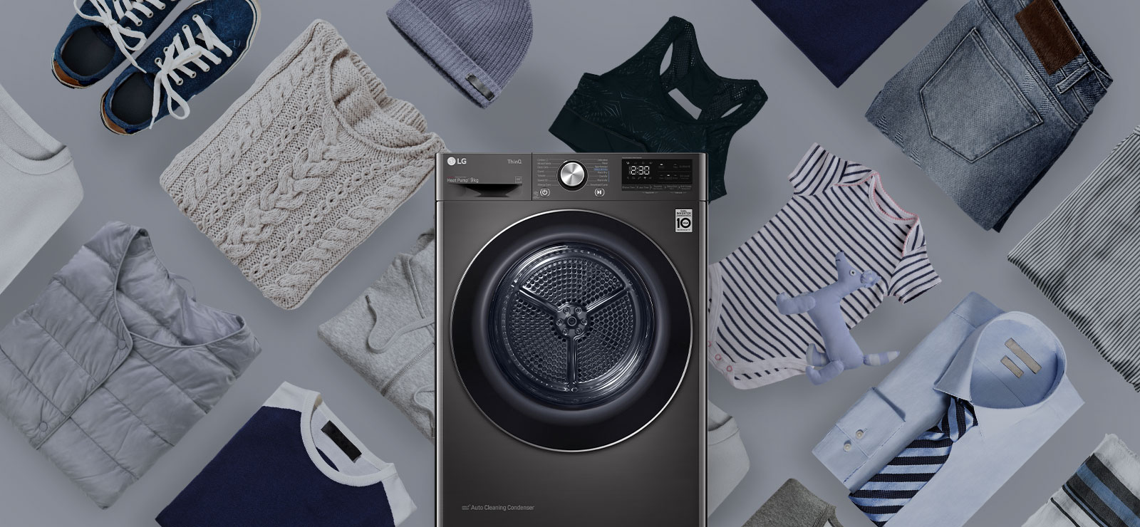 Différents tissus se trouvent derrière le sèche-linge.