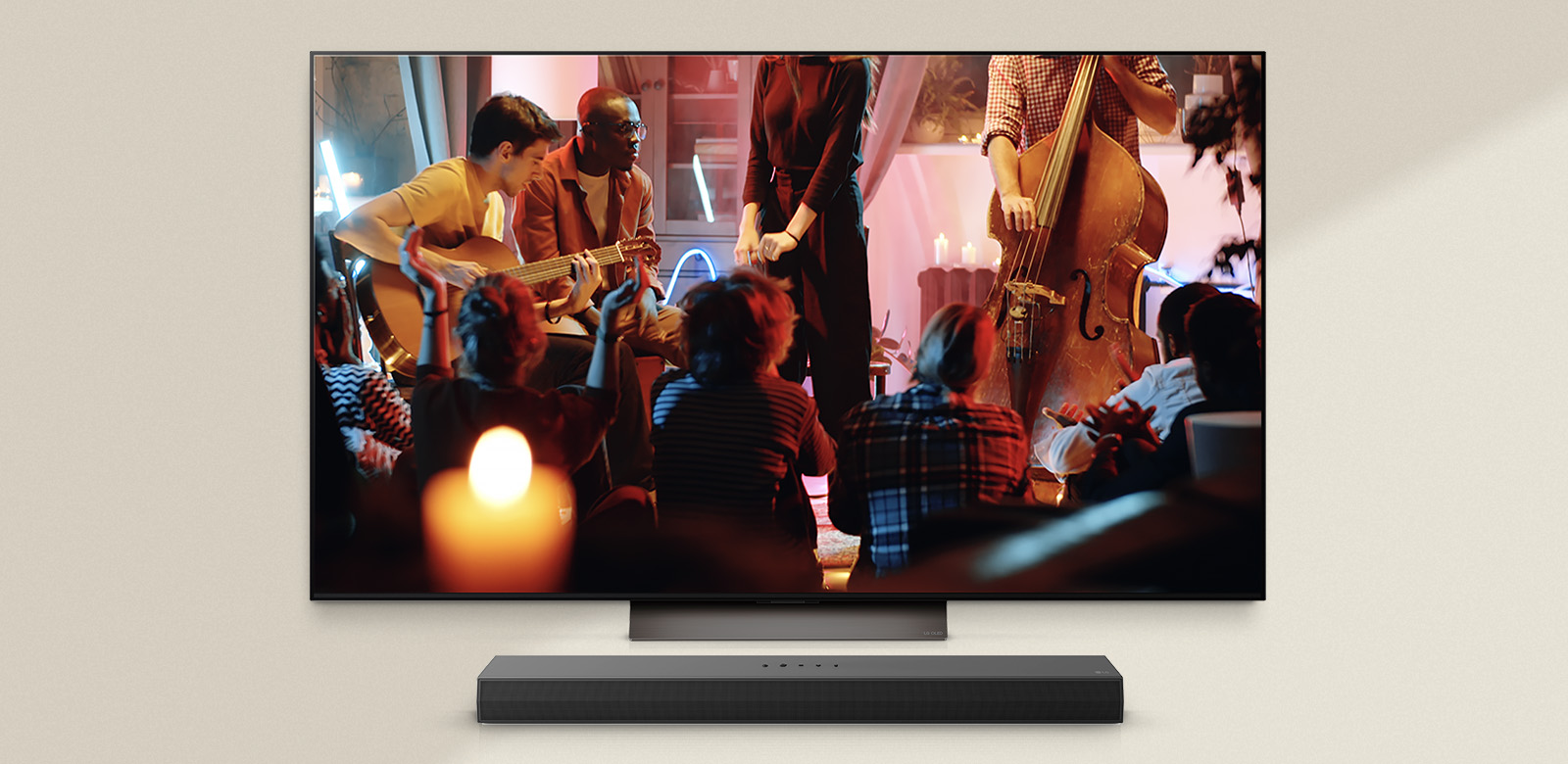 Un concert chaleureux est diffusé sur une LG TV avec une LG Soundbar dessous.