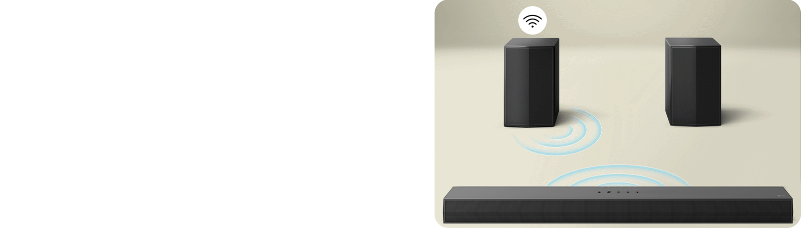 Les enceintes arrières sont en face de la LG Soundbar avec des courbes bleues illustrant la connectivité entre l’enceinte et la Soundbar. Un symbole de connectivité noir et blanc se trouve désormais au-dessus de l’enceinte arrière.