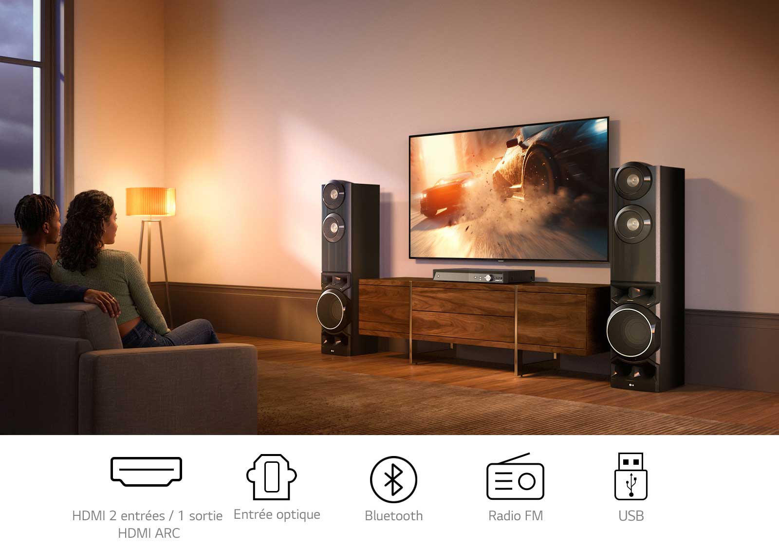 Configuration de divertissement à domicile avec enceintes à double colonne connectées à la TV pour les films et le contenu en streaming