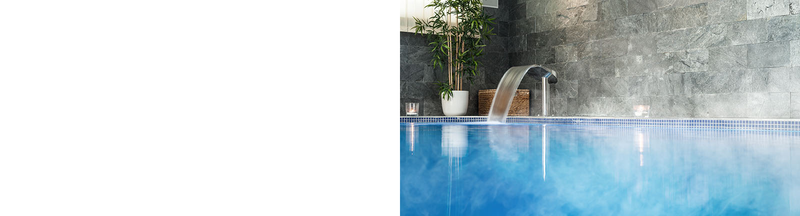 Image d’un spa d’hôtel rempli d’eau chaude.