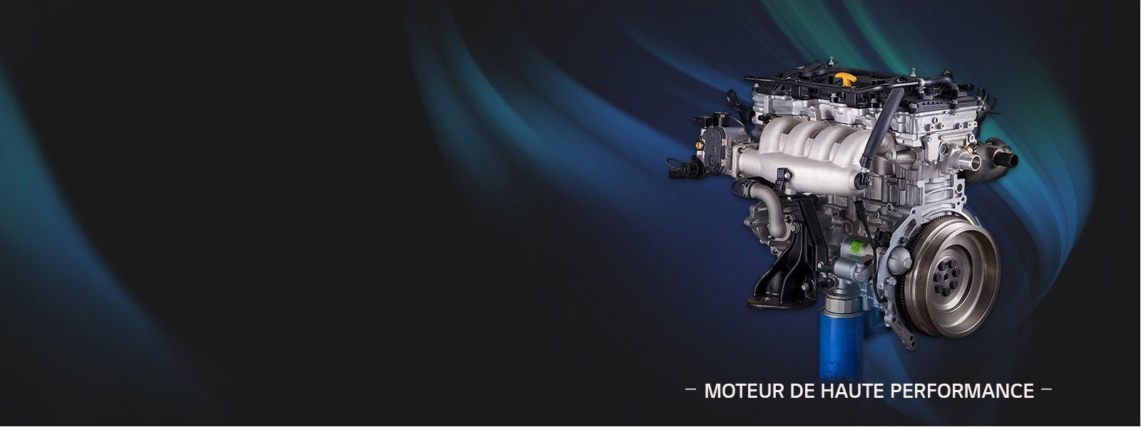 Moteur à gaz complexe avec plusieurs composants combinés. Comprend une partie supérieure noire, un cylindre métallique et des pièces circulaires rotatives orientées vers l’avant.