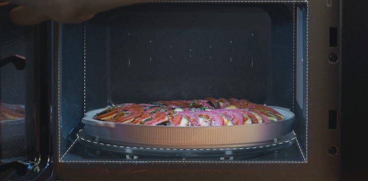 L’animation présente un grand plat mis dans le LG Neochef™.