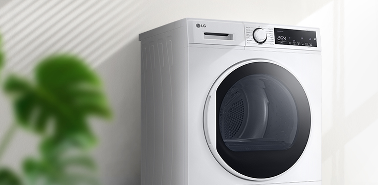 Il y a un sèche-linge avec une bonne vue de la porte dans le fond intérieur.