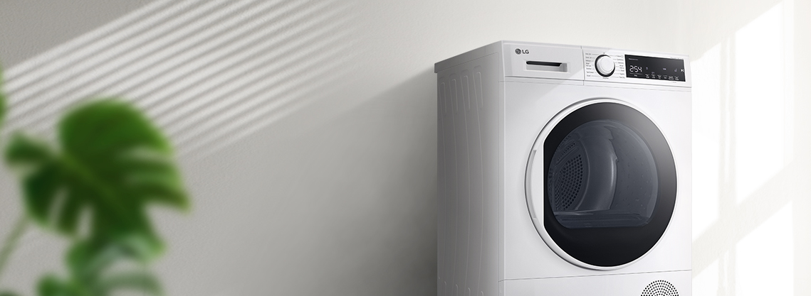 Il y a un sèche-linge avec une bonne vue de la porte dans le fond intérieur.