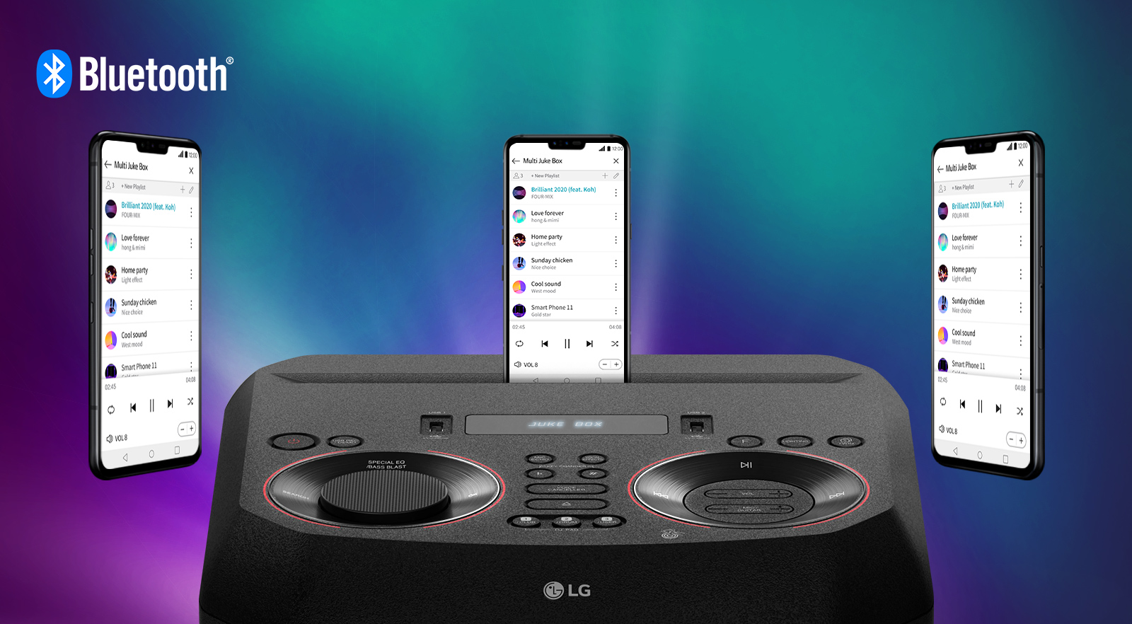 Un smartphone est posé sur l’enceinte LG XBOOM et deux autres appareils similaires encadrent l’enceinte. Le logo Bluetooth est situé en haut à gauche de l’image.