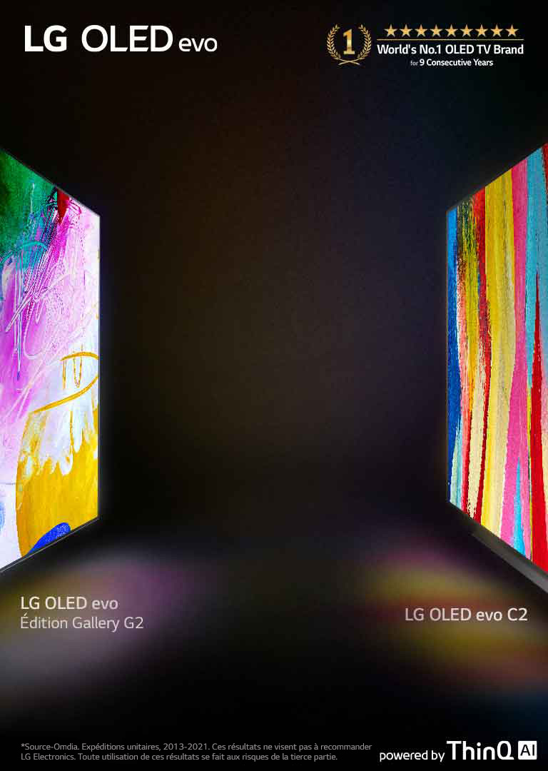 Vue latérale du LG OLED C2 et du LG OLED G2 édition Gallery face à face dans une pièce sombre avec des œuvres d’art brillantes et colorées sur leurs écrans.