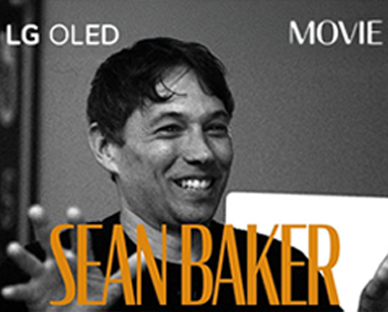 Image en noir et blanc tirée d’un entretien avec Sean Baker. Son nom apparaît en lettres orange en bas de l’image. L’expression LG OLED figure dans le coin supérieur gauche et le mot « movie » (film) dans le coin supérieur droit.