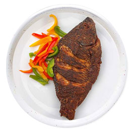 Savoureux poisson suya grillé