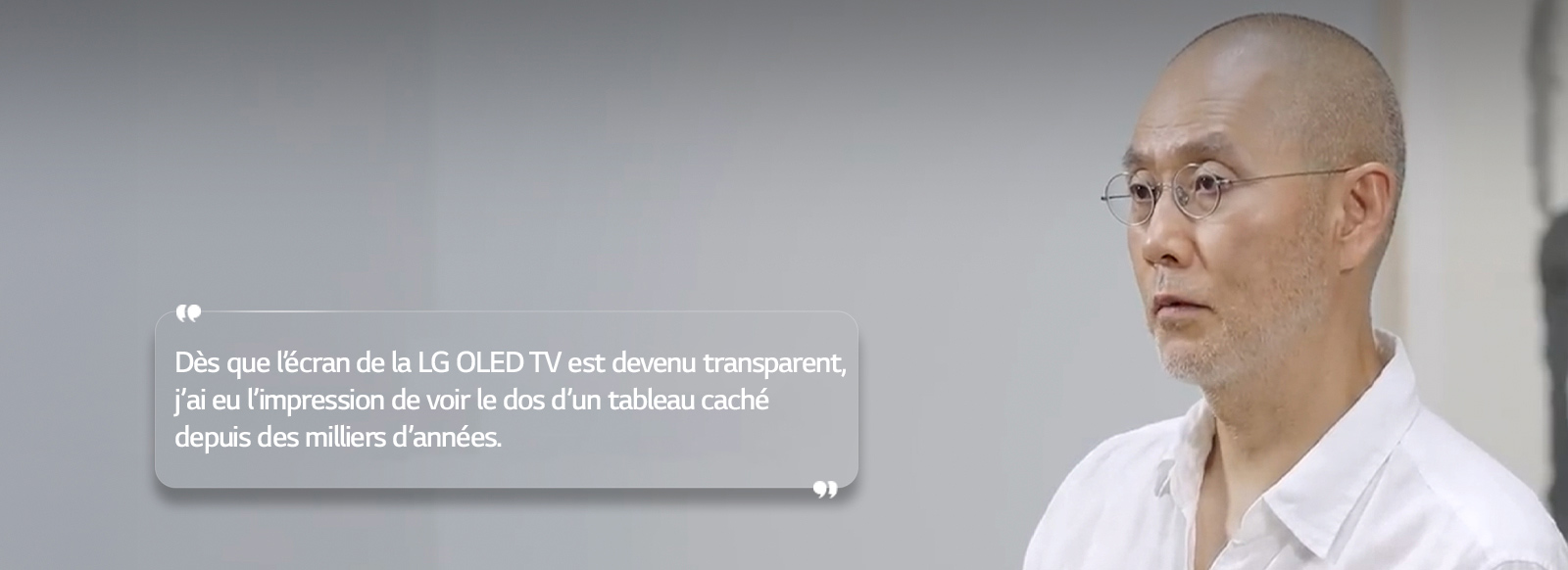 Entretien de Suh Do ho avec le texte suivant : « Dès que l’écran de la LG OLED TV est devenu transparent, j’ai eu l’impression de voir le dos d’un tableau caché depuis des milliers d’années. »