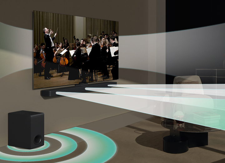 Une scène de concert est diffusée sur la LG TV accrochée au mur. L'effet sonore virtuel sort simultanément de la LG TV, de la LG Soundbar S60T et de son caisson de basses, montrant comment le WOW Orchestra est créé.