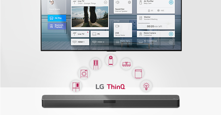 Vue d'un TV au mur avec la barre de son LG en-dessous. Le logo LG ThinQ et les icônes des appareils domestiques sont affichés entre le téléviseur et la barre de son LG.