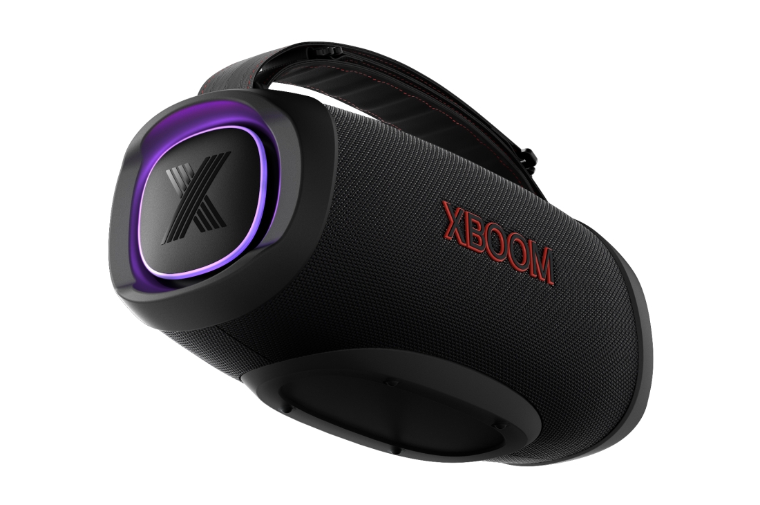 LG XBOOM Go XG8T Système Audio | 120W | Woofer de 8 pouces | Sound Boost | Light Studio | IP67, Angle faible avec le côté gauche vers l'avant. Une lumière violette s'allume., XG8T, thumbnail 8