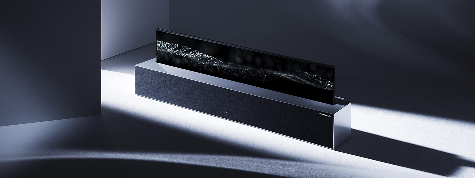 Une image de LG SIGNATURE Rollable TV en vue de ligne placée au milieu d'un espace de couleur grise.