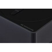 LG Véritable téléviseur OLED LG SIGNATURE M4 97 pouces sans fil avec transfert audio et vidéo 4K 120 Hz , Un boîtier Zero Connect devant un LG SIGNATURE OLED M4, et un signal Wi-Fi rouge et un faisceau rouge émettant en direction du téléviseur. Le téléviseur affiche une ballerine dansant en solo sur scène, OLED97M46LA, thumbnail 15