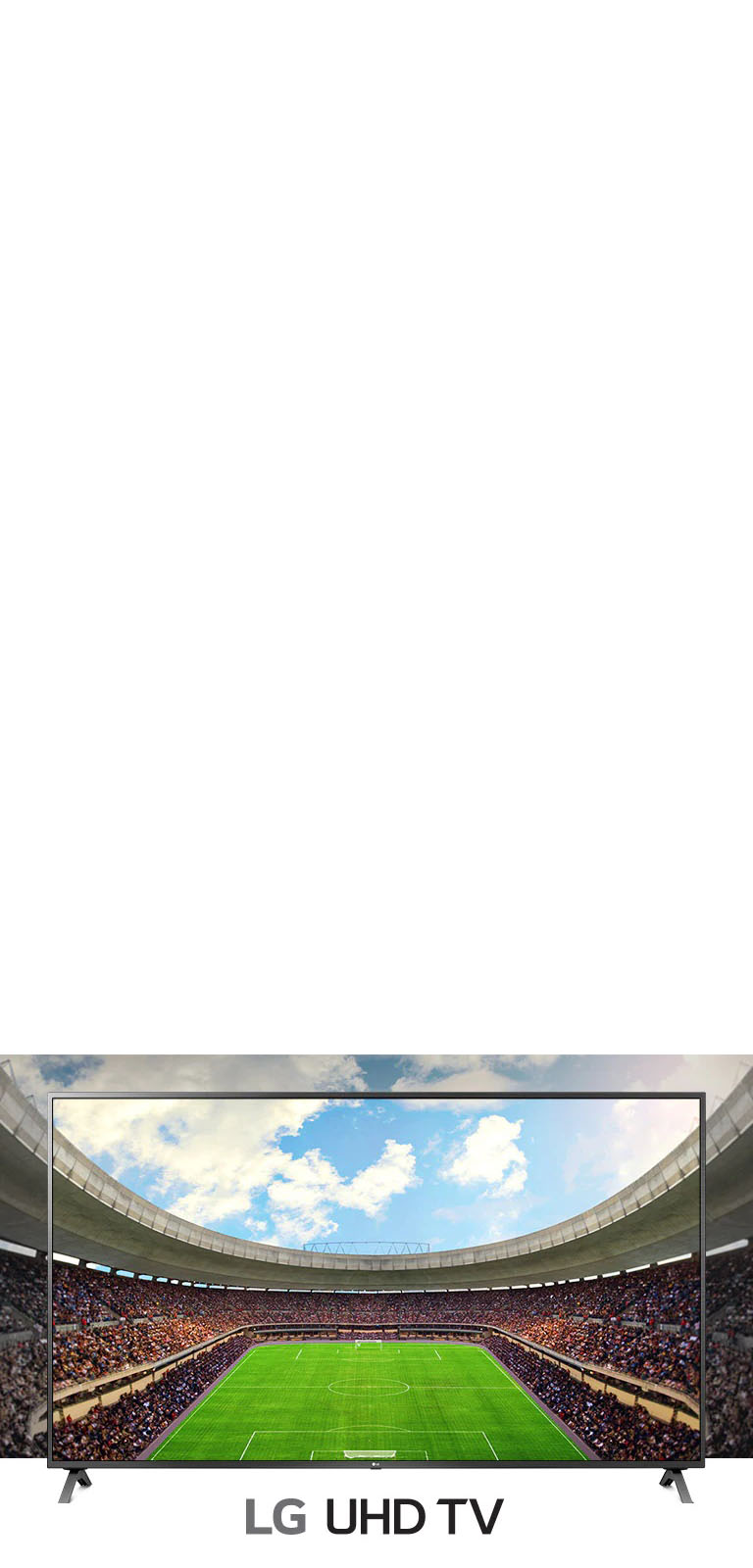 Une vue panoramique d’un stade de football rempli de spectateurs présentée dans un cadre télévisuel.