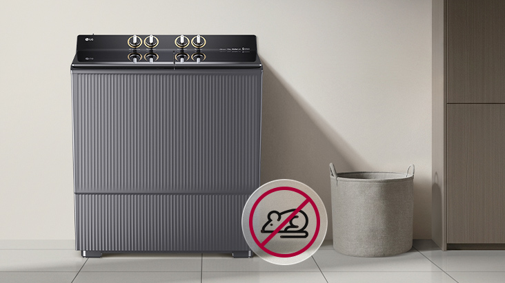 Machine à laver placée dans un espace de lessive avec une icône de protection pour rat, illustrant un couvercle inférieur conçu pour empêcher les nuisibles de s’accrocher au câblage.