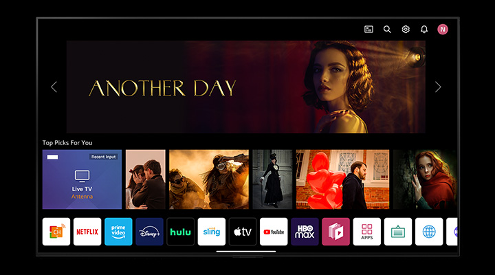 Plusieurs applications flottent sur un fond noir, puis s'alignent parfaitement sur l'écran du téléviseur.