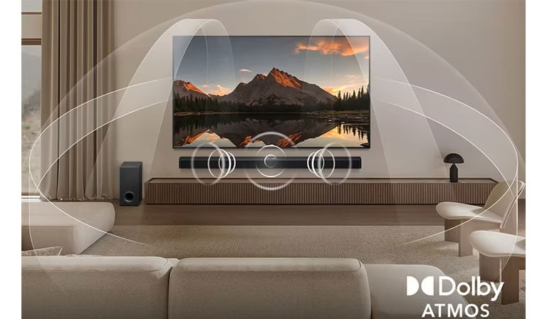 Sala con poca luz con OLED LG TV y LG Soundbar. Primer plano de una guitarra eléctrica sonando. Gráficos muestran cómo Dolby Atmos llena el espacio con sonido envolvente desde cualquier dirección. Logotipo de Dolby Atmos en la esquina inferior.