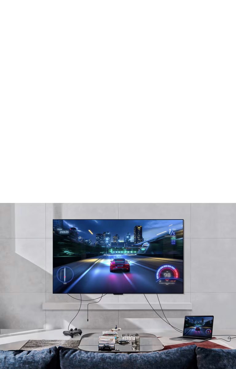 LG OLED evo M4 montado sobre la pared de una sala de estar y una consola de juegos y un laptop conectados con cables desordenados por toda la habitación. La consola y el laptop desaparecen, luego aparecen organizados con una Zero Connect Box sobre una mesa. Una señal Wi-Fi roja aparece y se emite un haz rojo hacia el televisor y emanan círculos rojos.