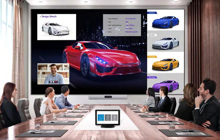 Personas en una conferencia con el MAGNIT y hay un controlador AV en el escritorio.