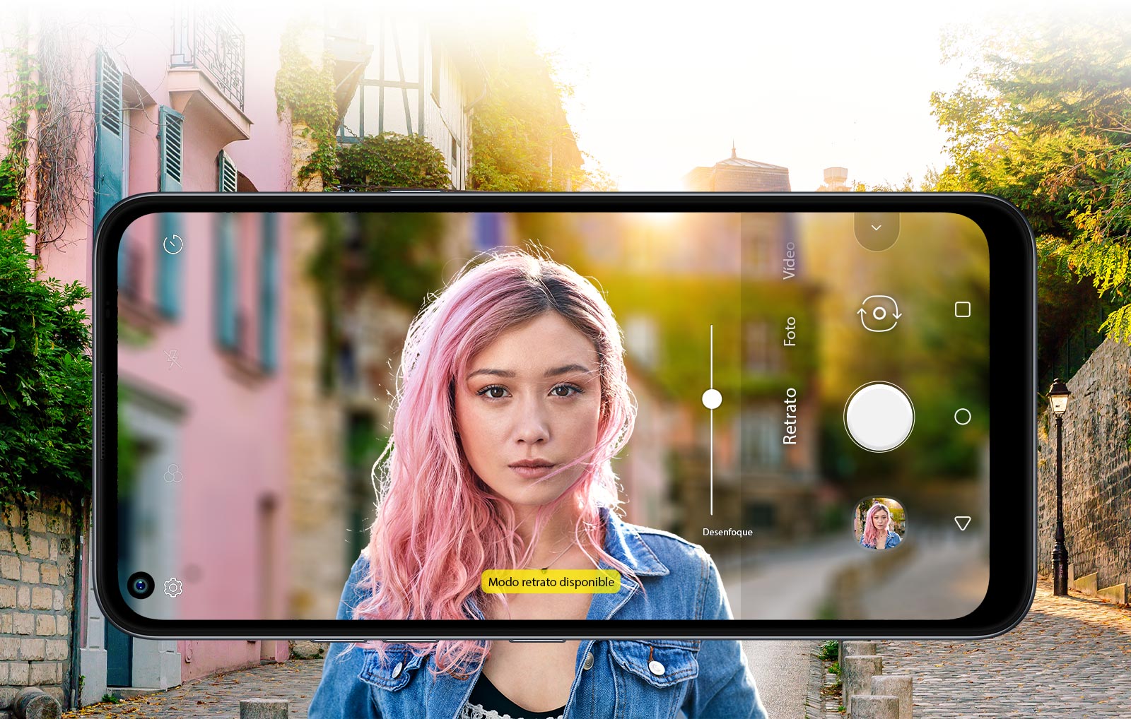 Selfie de una chica con fondo de una calle