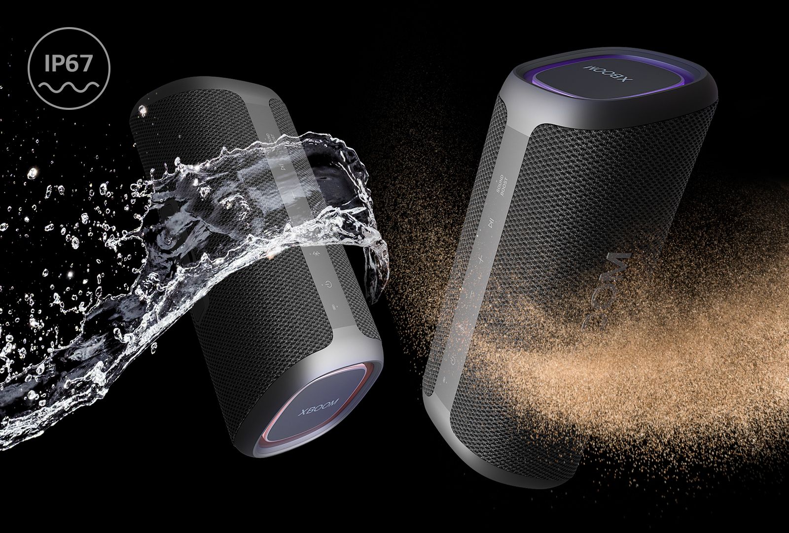 Dos LG XBOOM Go XG7 se colocan en un espacio infinito. Uno muestra que es resistente al agua y el otro es a prueba de polvo.
