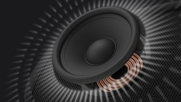 Vista cercana del tweeter de bocina de compresión.