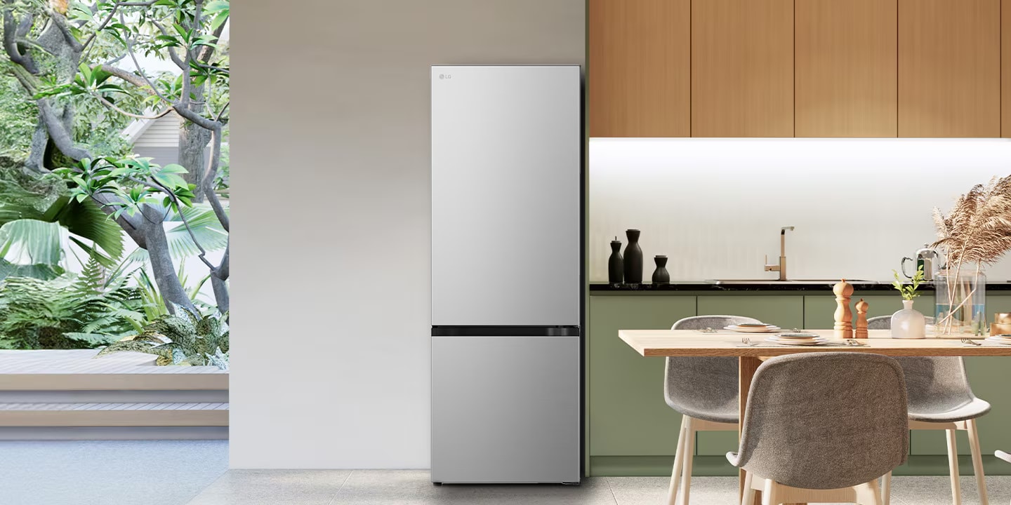 refirgerador LG bottom freezer con instaview en una cocina moderna..