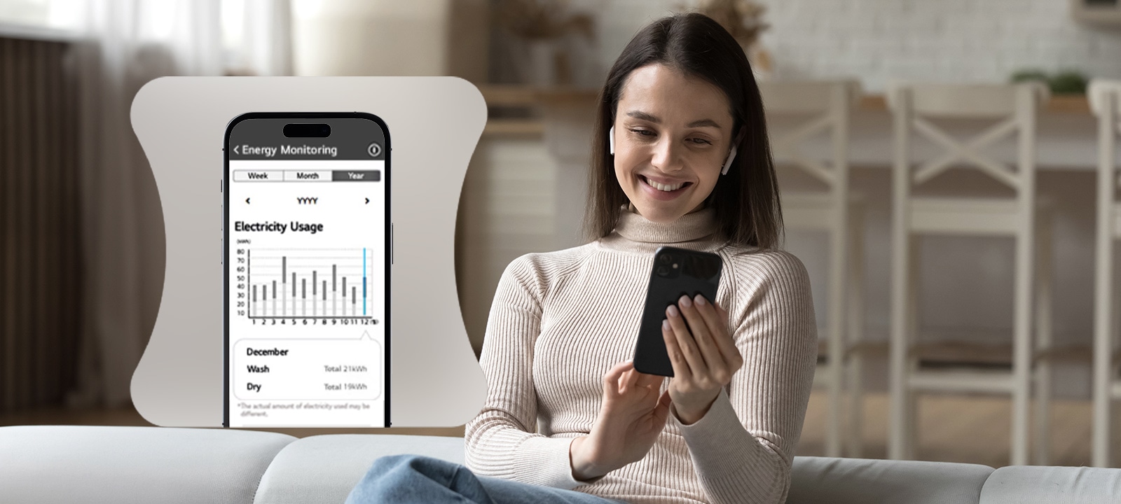 Una mujer controla su consumo de energía a través de una aplicación ThinQ