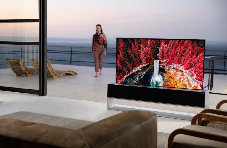 Comparación lado a lado de las vistas completa, de líneas y cero del televisor enrollable
