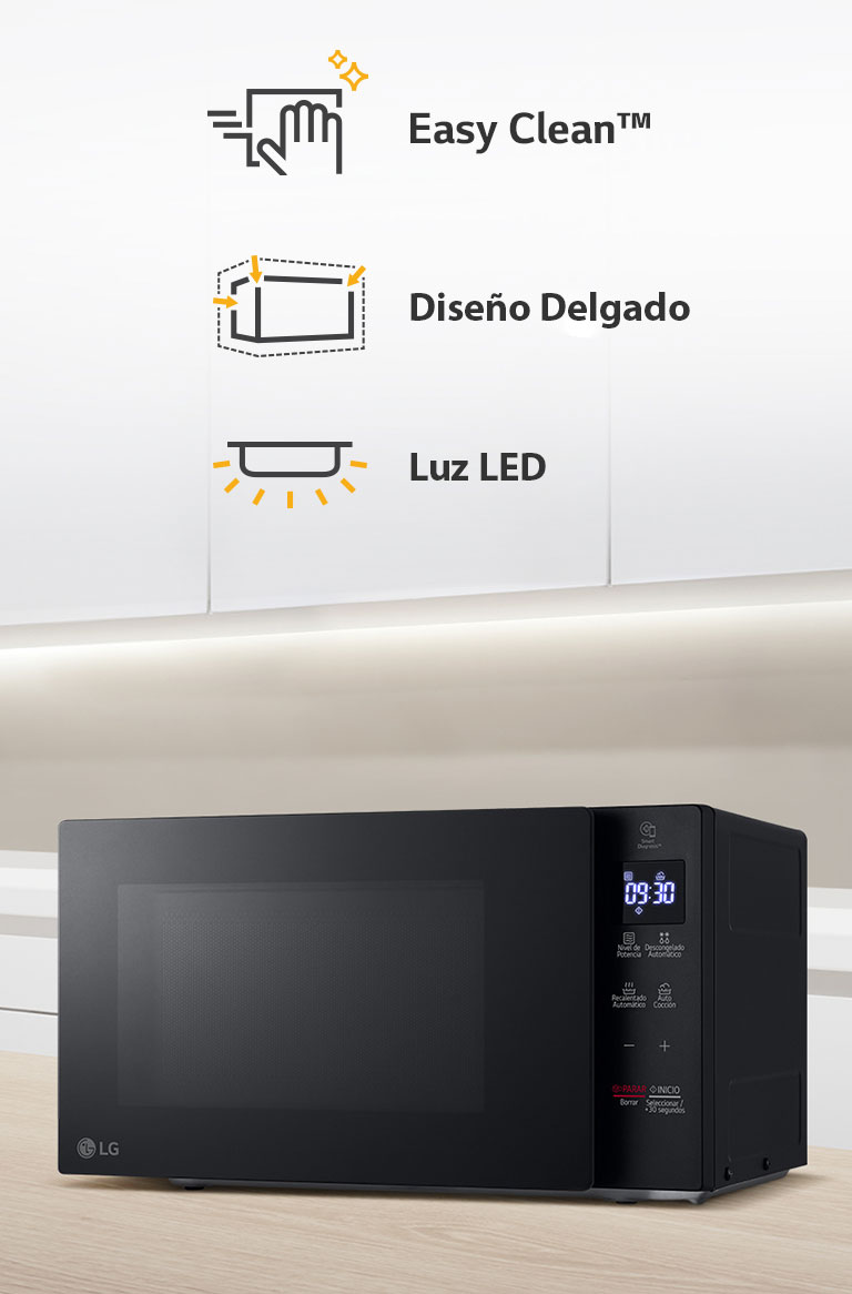 Hay un horno de microondas en la cocina e íconos que representan tres características clave.