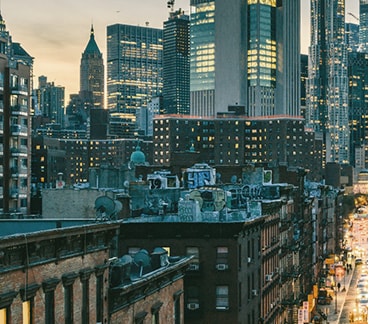 La imagen muestra la escena aplicando el "Modo Lector", cuyo tono azul se ajusta para que sea más amarillo y evitar así la fatiga ocular.