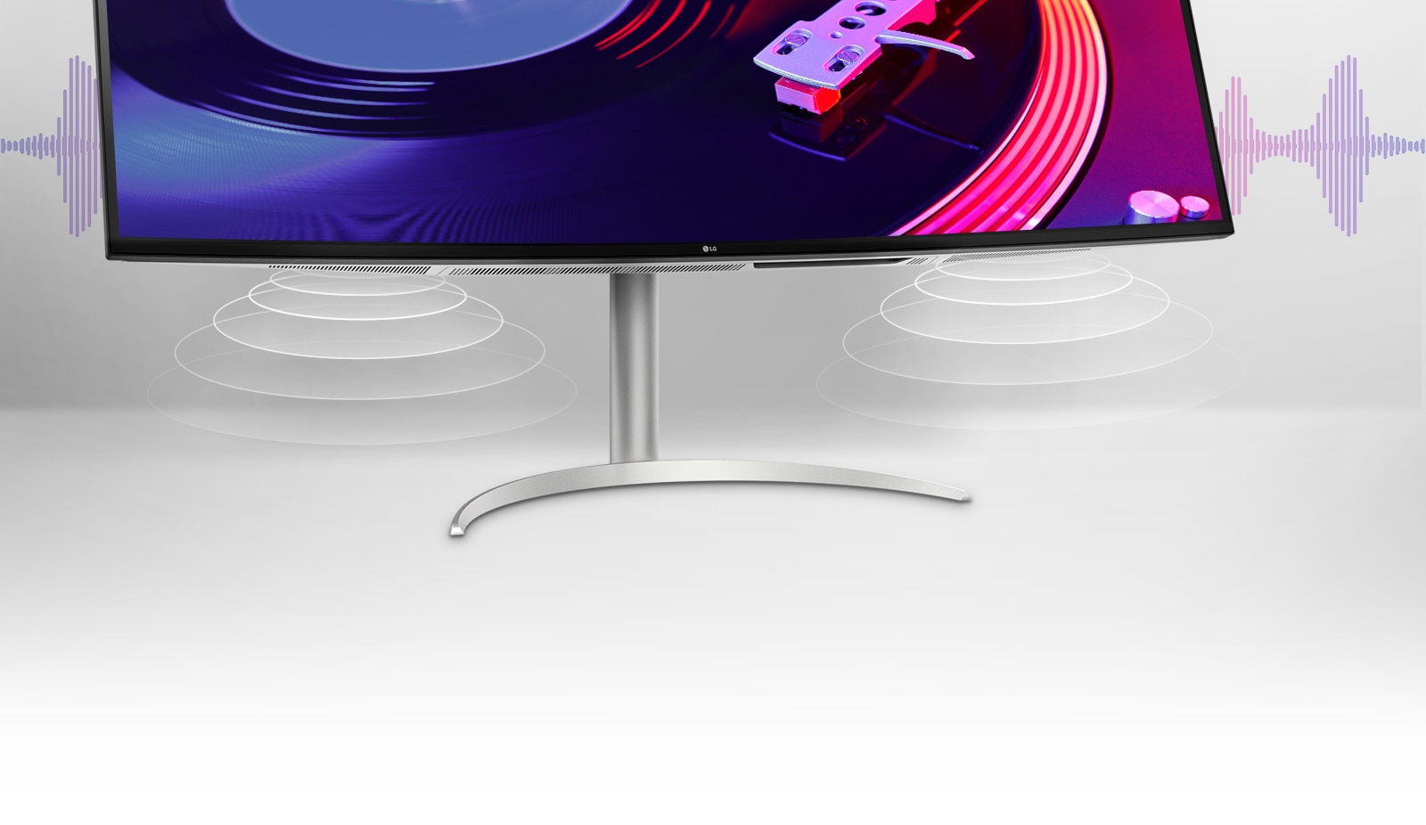 Muestra dos altavoces estéreo de 10 W con graves intensos en la parte inferior del monitor.