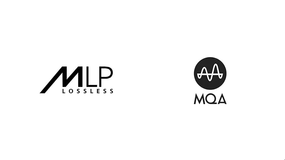 Es gibt 3 Bilder. Ein Bild eines Halbleiterchips mit „DSP“-Schriftzug darauf. Bild des „MLP“-Logos. Bild des „MQA“-Logos