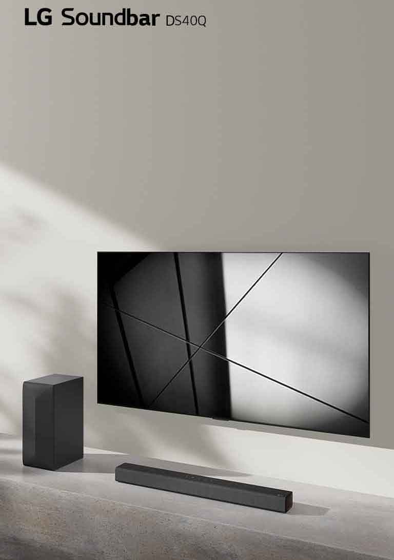Die LG Soundbar DS40Q und ein LG TV stehen zusammen in einem Wohnzimmer. Das Fernsehgerät ist angeschaltet, ein geometrisches Bild wird angezeigt.