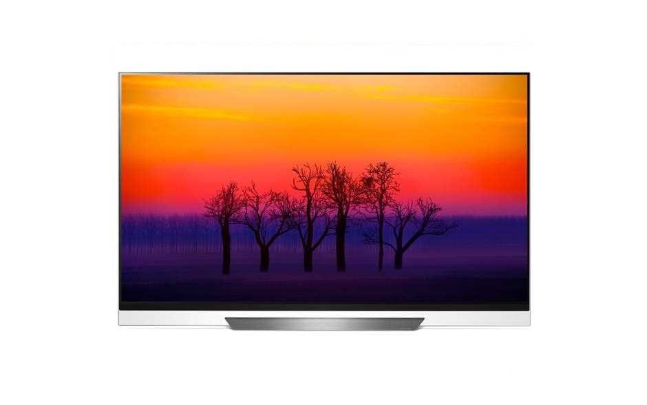 LG OLED E8 TV auf weißem Hintergrund 
