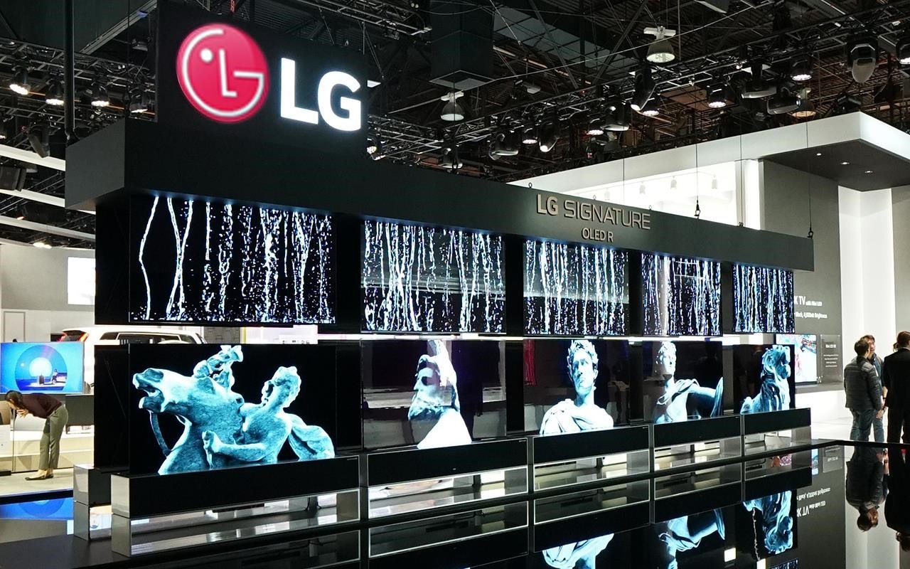 Mehrere LG SIGNATURE Rollable OLED TVs auf der CES 2020.