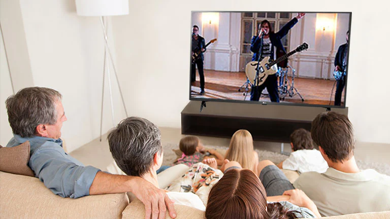 LG 43UN7300PTC Ultra Surround