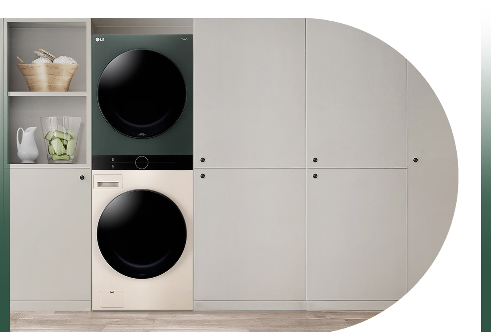 In the video, there are scenes in which stackable washing machines and dryers are emptied and replaced with LG WashTower. It shows the improvement of user convenience and space efficiency in the home.