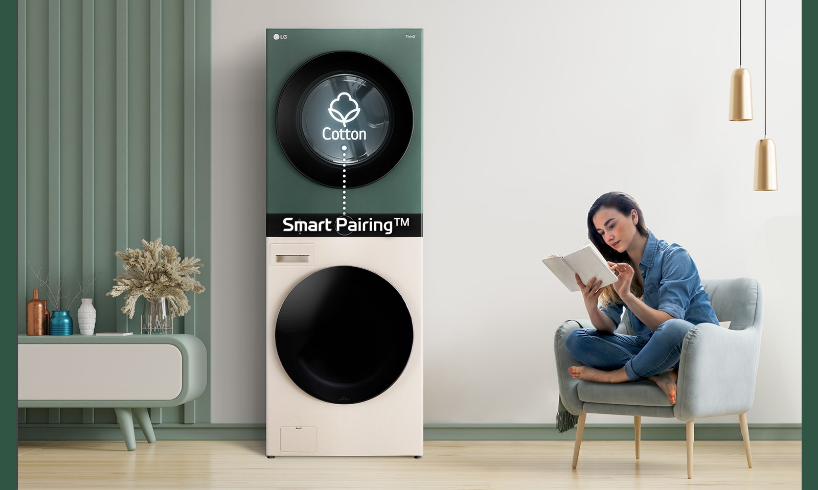 In the video, the product senses the laundry in the washing machine, and the AIDD logo appears along with water on the door of the washer. Afterwards, the Smart Pairing text appears on the Center Control panel, and the Cotton course icons appear alternately in the washer and dryer in order.