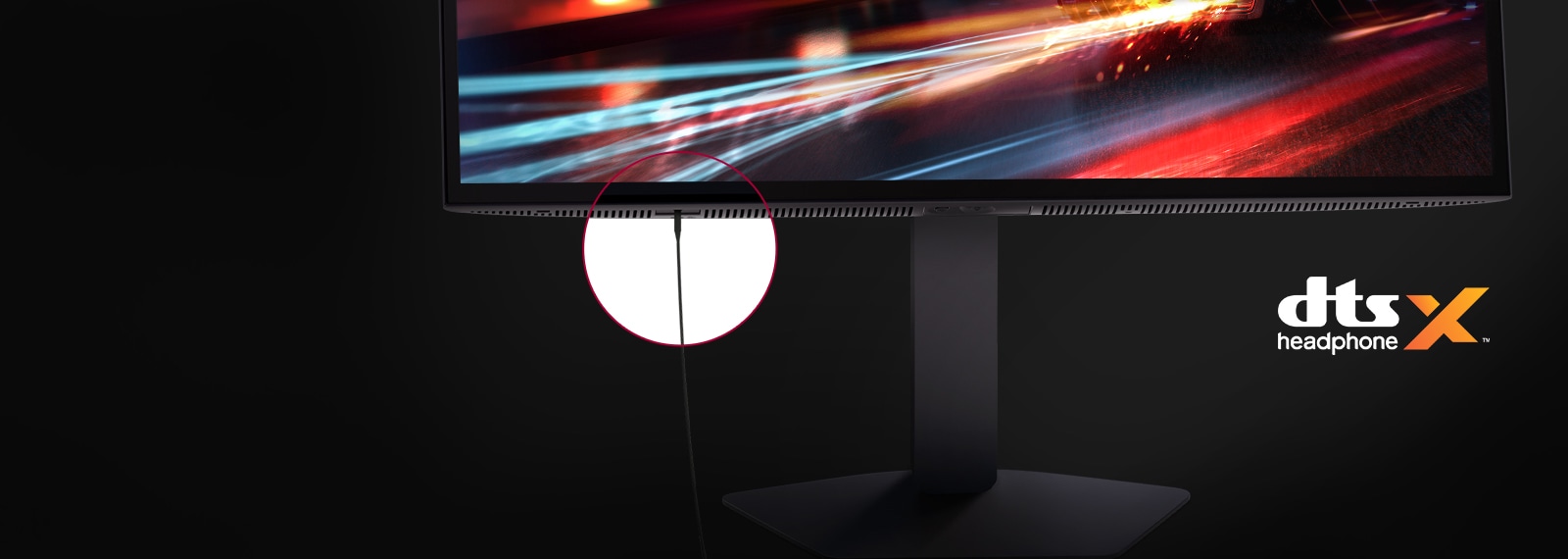 Le câble d’écouteurs 4&nbsp;pôles est connecté au moniteur.