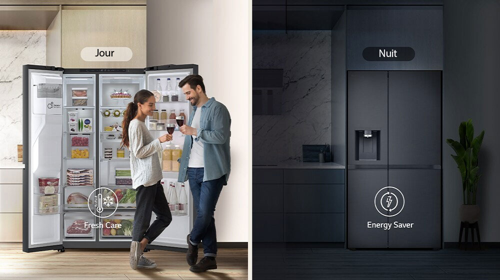 À gauche, un réfrigérateur est ouvert et un couple se tient à proximité. La scène semble se passer en soirée. À droite, l’icône d’économie d’énergie est visible.