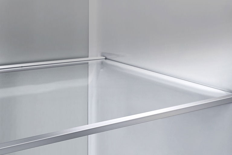 Finition métallique épurée de luxe