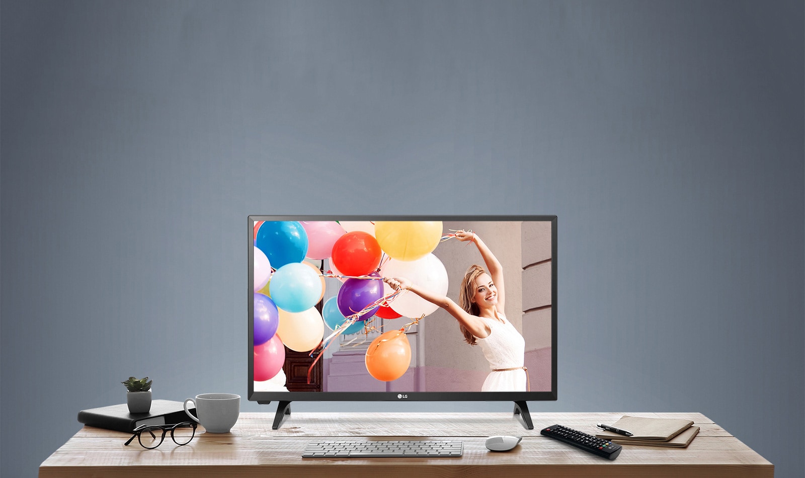 Profitez d'une télévision et d'un moniteur