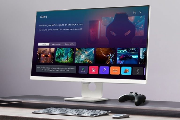 L’écran du moniteur intelligent placé sur une table affiche l’écran de l’APPLI JEU.